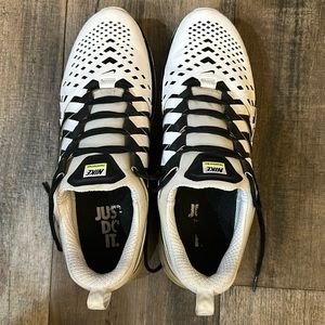 Men’s Nike tennis shoes